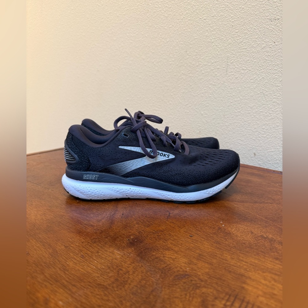 Brooks Ghost 16 Black Women's Size 6.5 Wide
